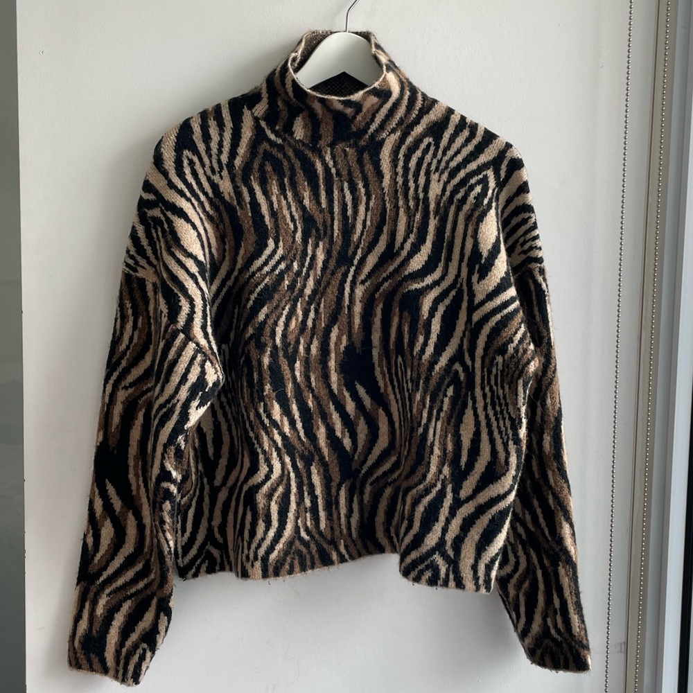 Zara chunky cozy animal print sweater